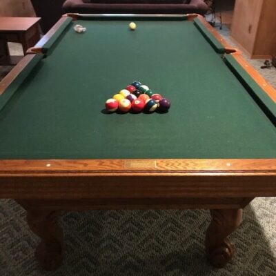 Beautiful Olhausen pool table in very good condition
